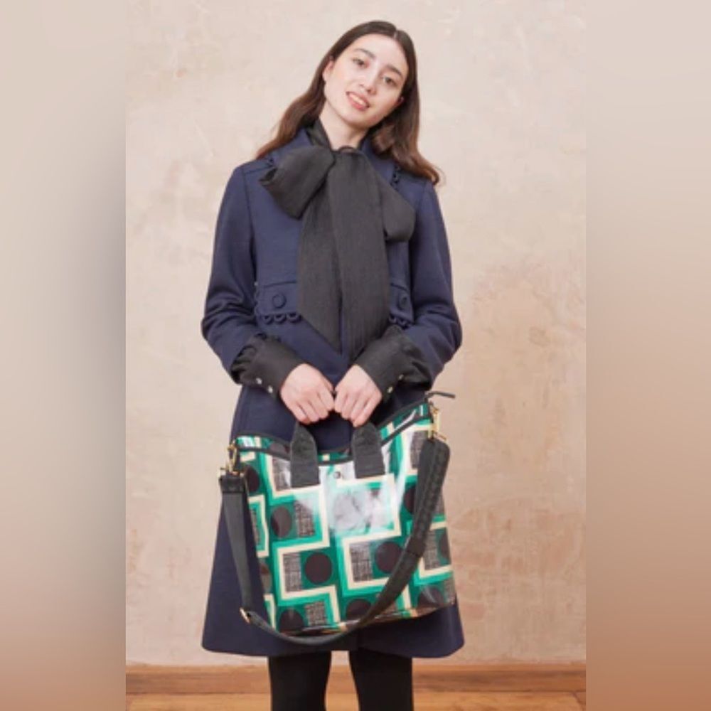 NWOT Orla Kelly carry grad bucket bag Stylish Green and Black Tote Bag